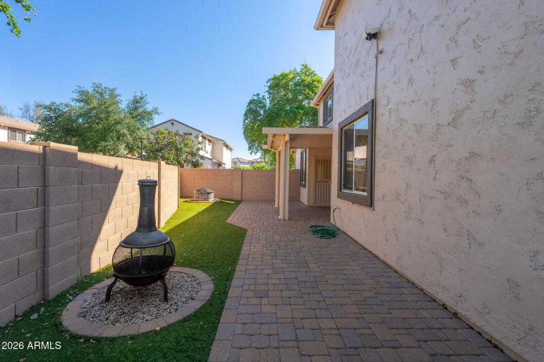 Real Estate Picture 24