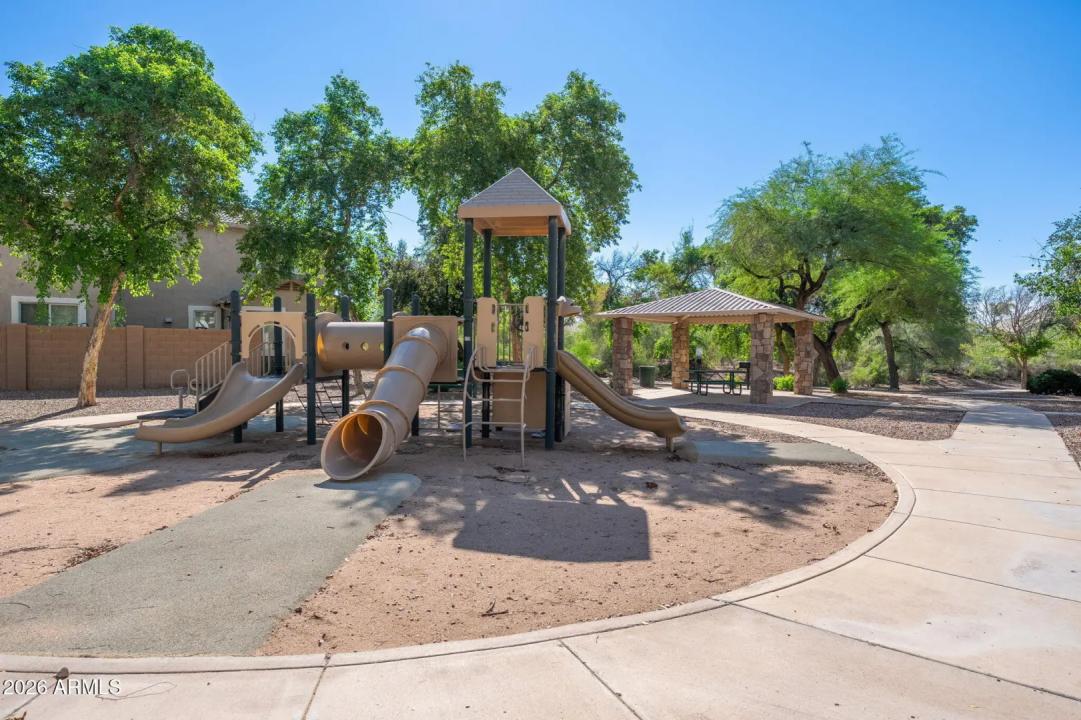 Real Estate Picture 25