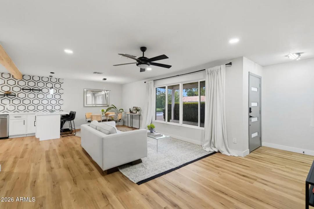 Real Estate Picture 5