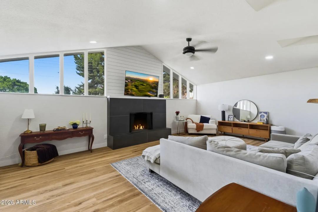 Real Estate Picture 18