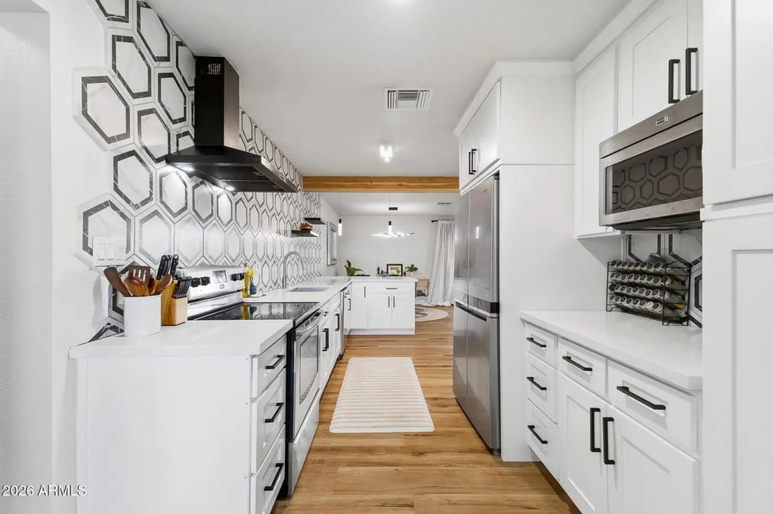 Real Estate Picture 13