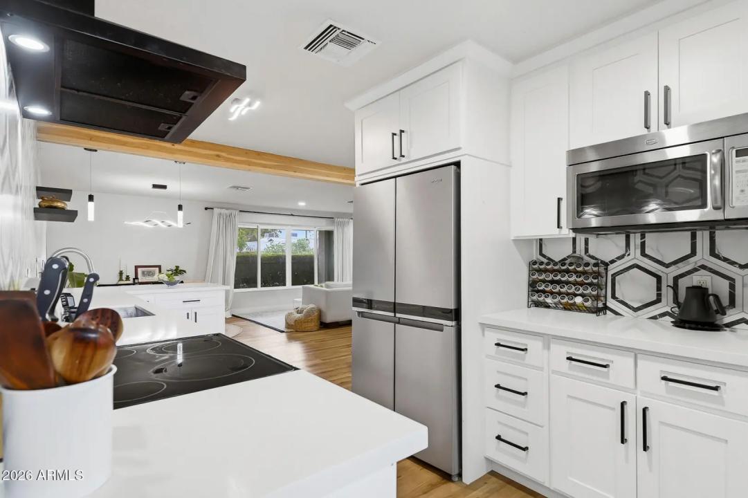 Real Estate Picture 14