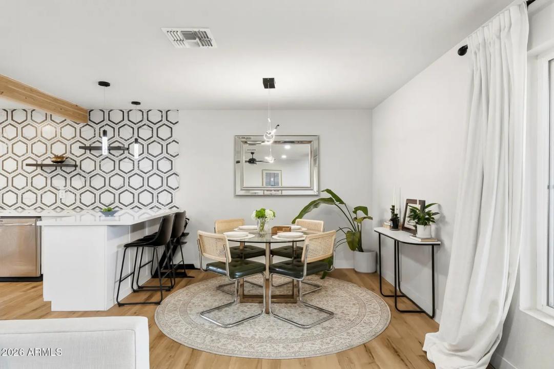 Real Estate Picture 9
