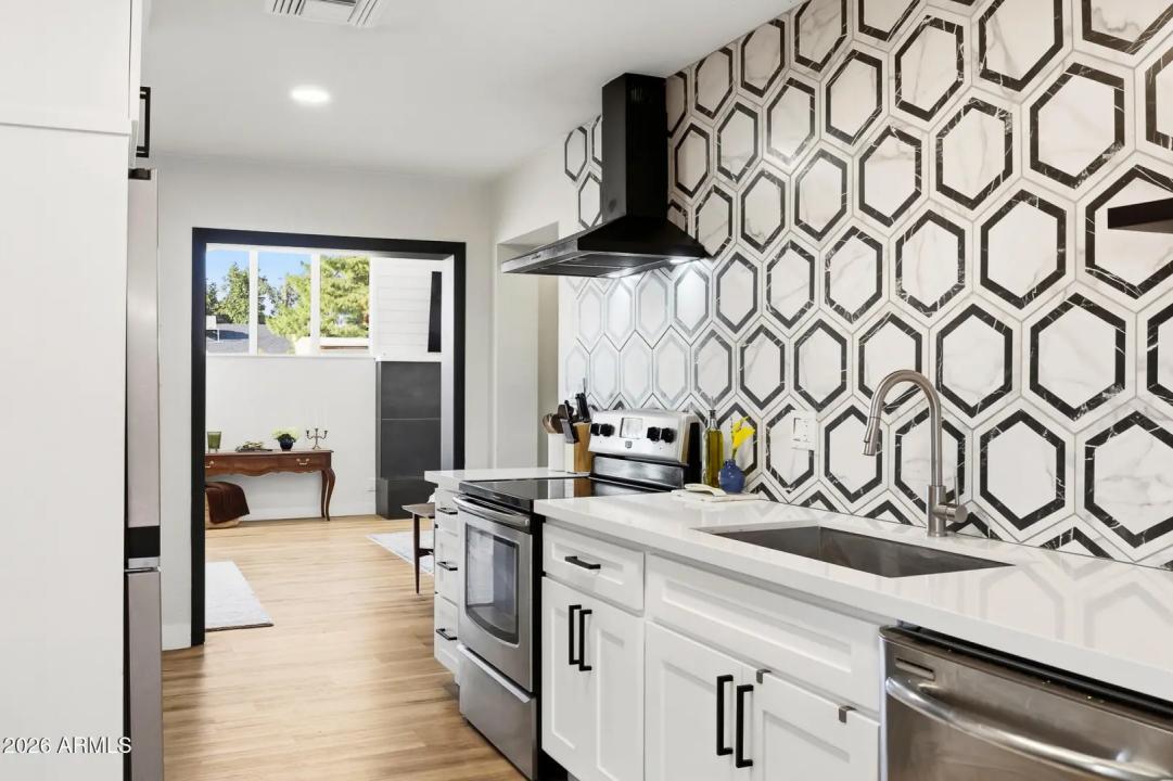 Real Estate Picture 16