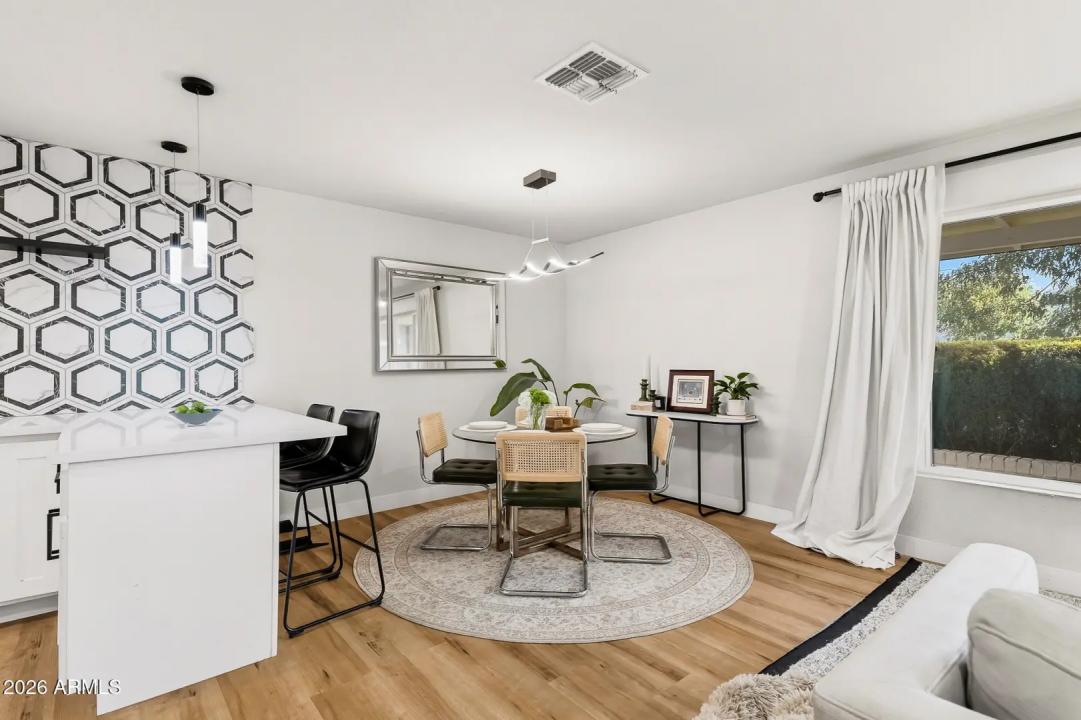 Real Estate Picture 10