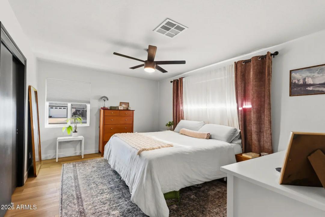 Real Estate Picture 22