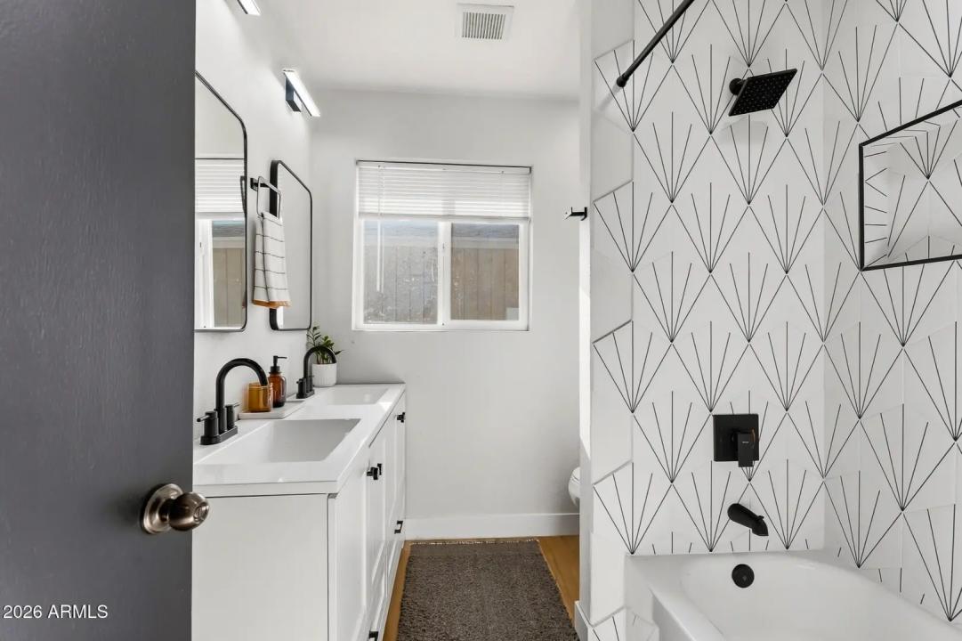 Real Estate Picture 24