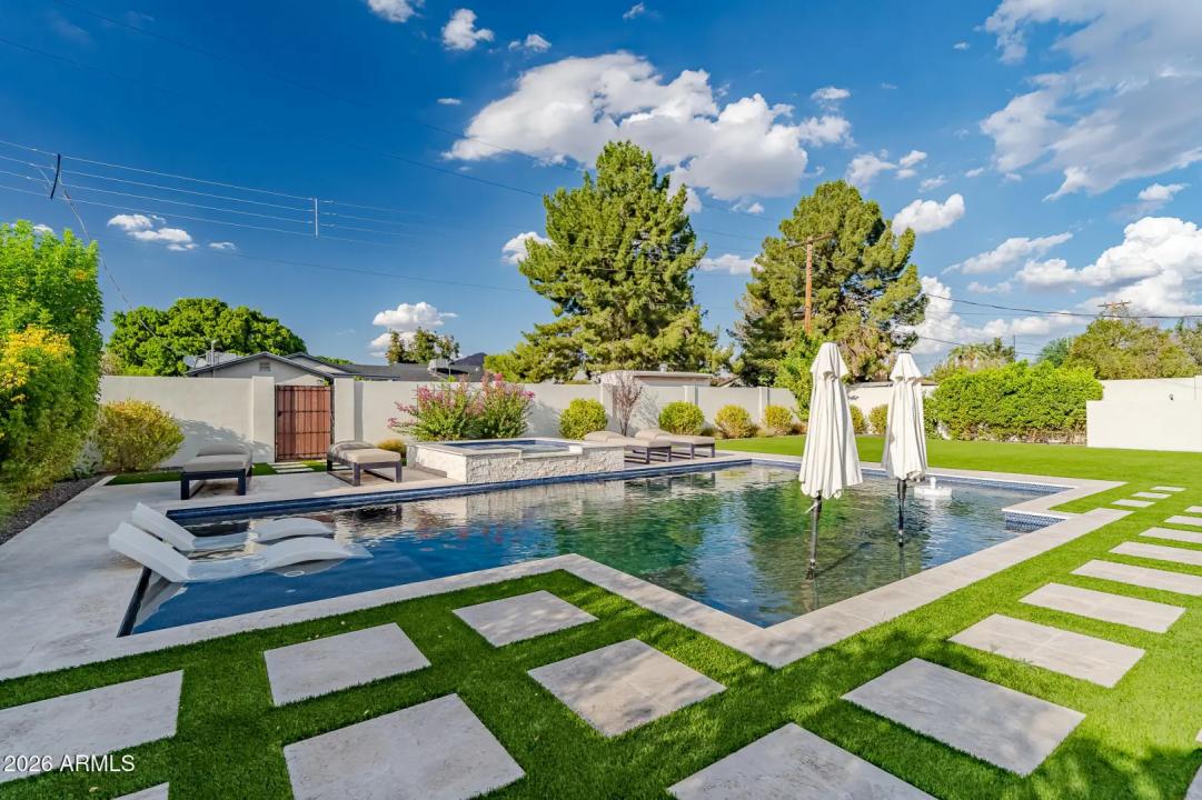 Real Estate Picture 33