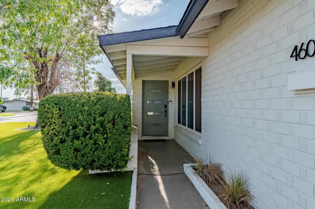 Real Estate Picture 4
