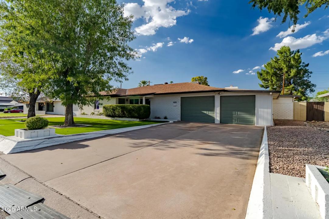 Real Estate Picture 3