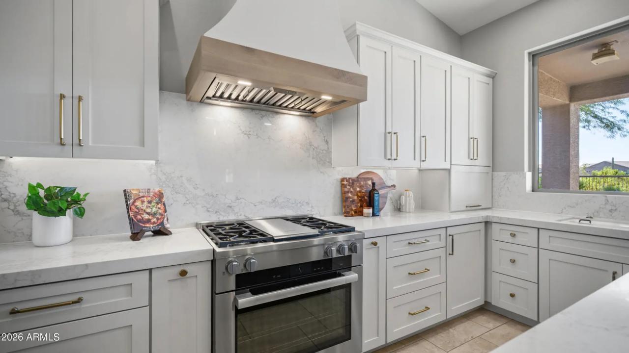 Real Estate Picture 17