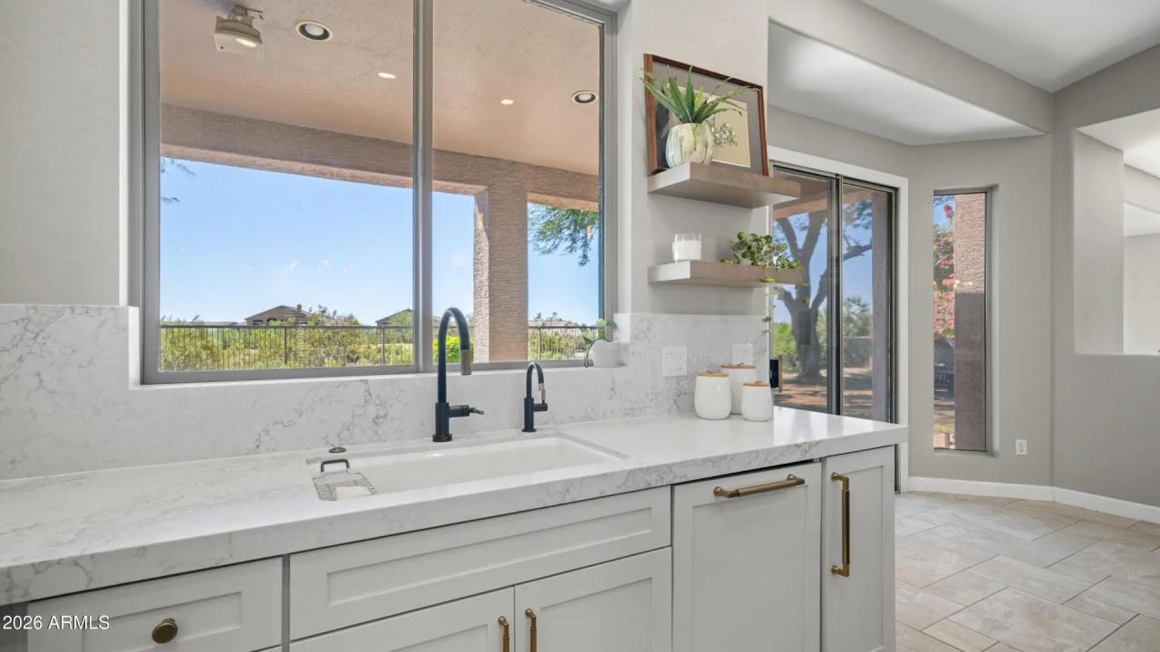 Real Estate Picture 18