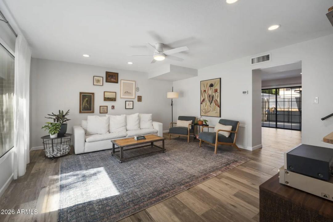 Real Estate Picture 3