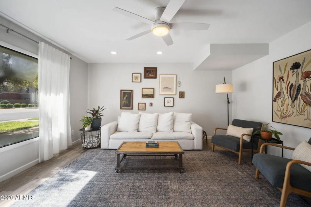 Real Estate Picture 4
