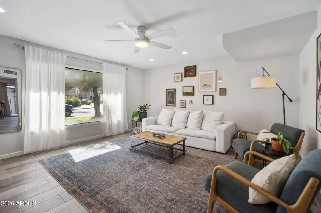Real Estate Picture 5