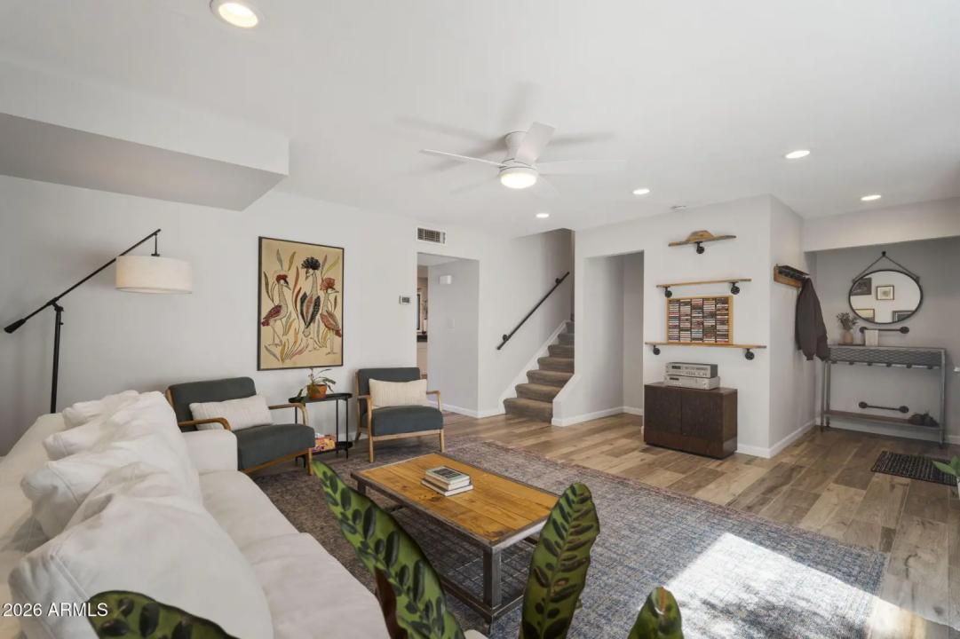 Real Estate Picture 7
