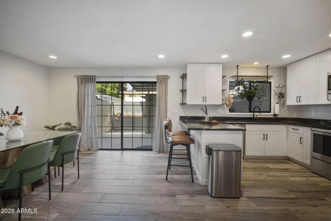 Real Estate Picture 11