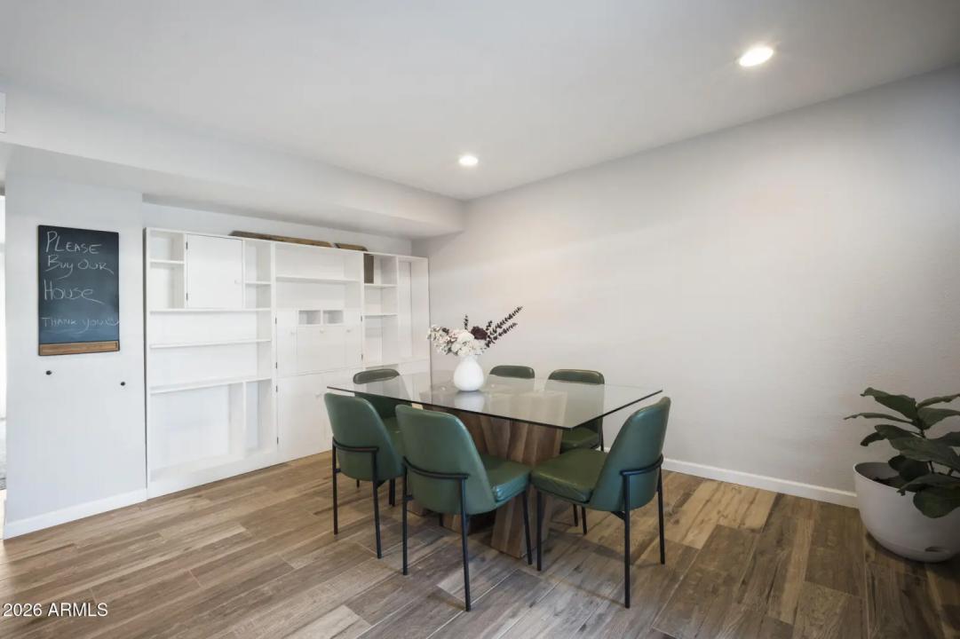 Real Estate Picture 14