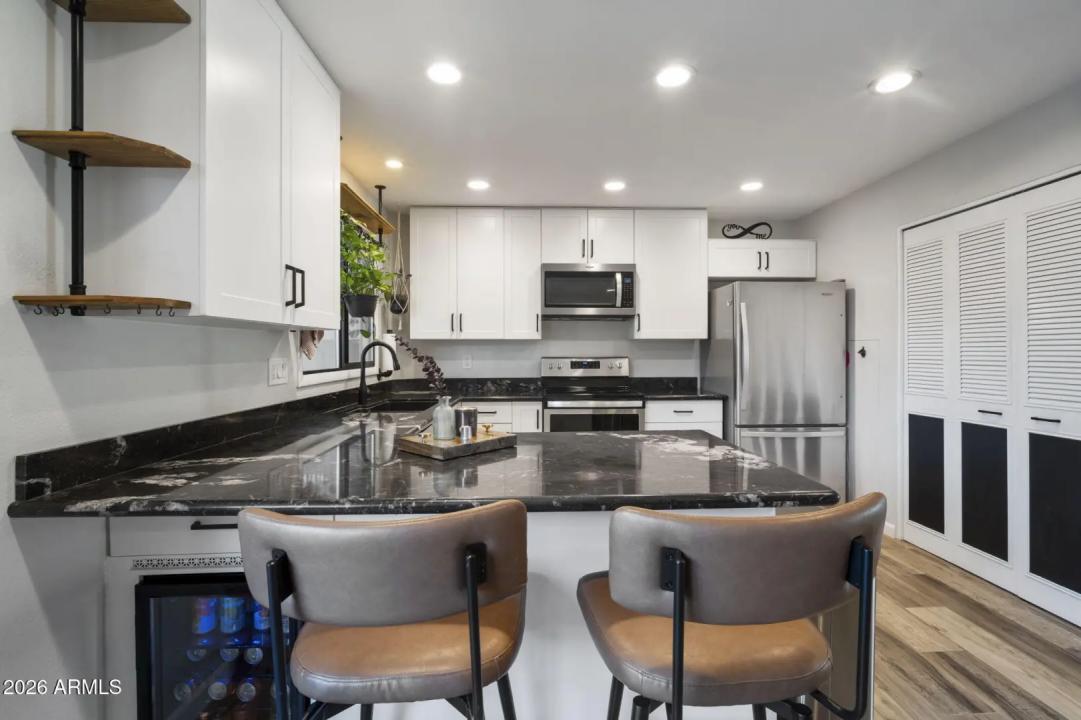 Real Estate Picture 16