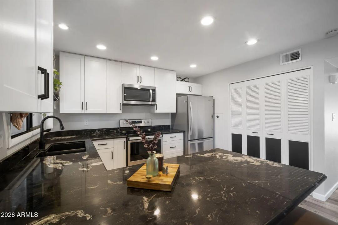 Real Estate Picture 17