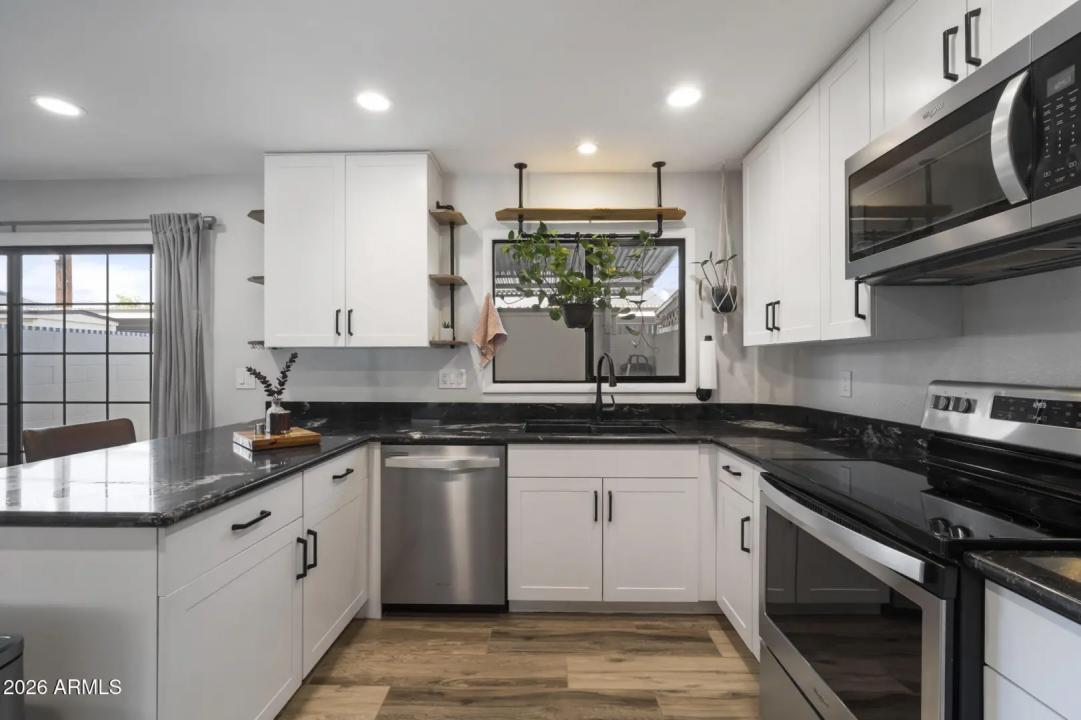 Real Estate Picture 19