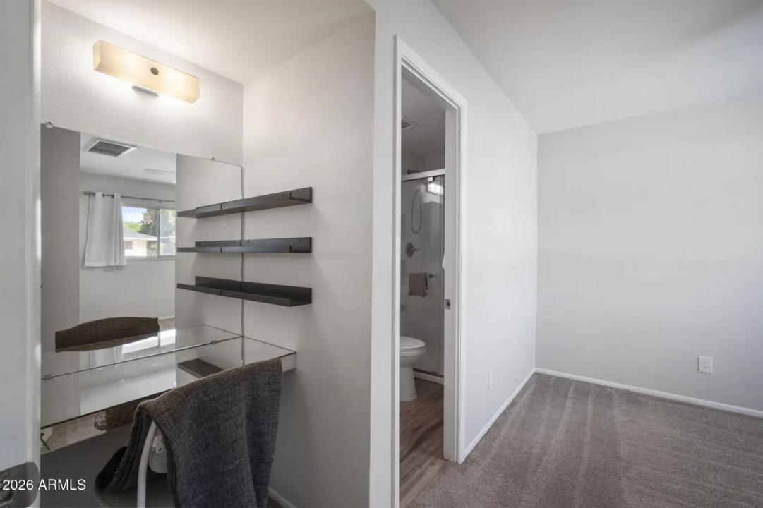 Real Estate Picture 24