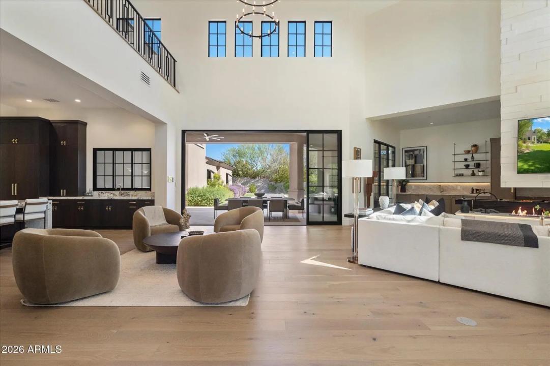 Real Estate Picture 4