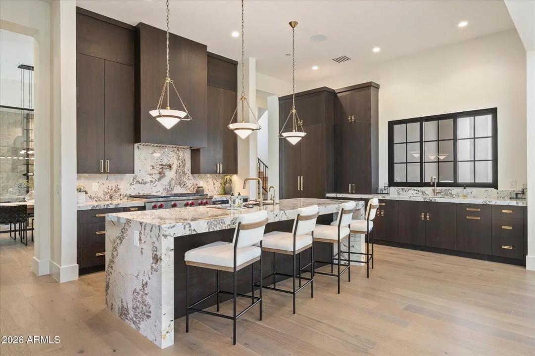 Real Estate Picture 14