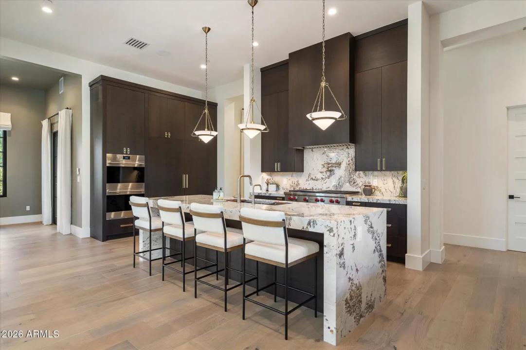 Real Estate Picture 15