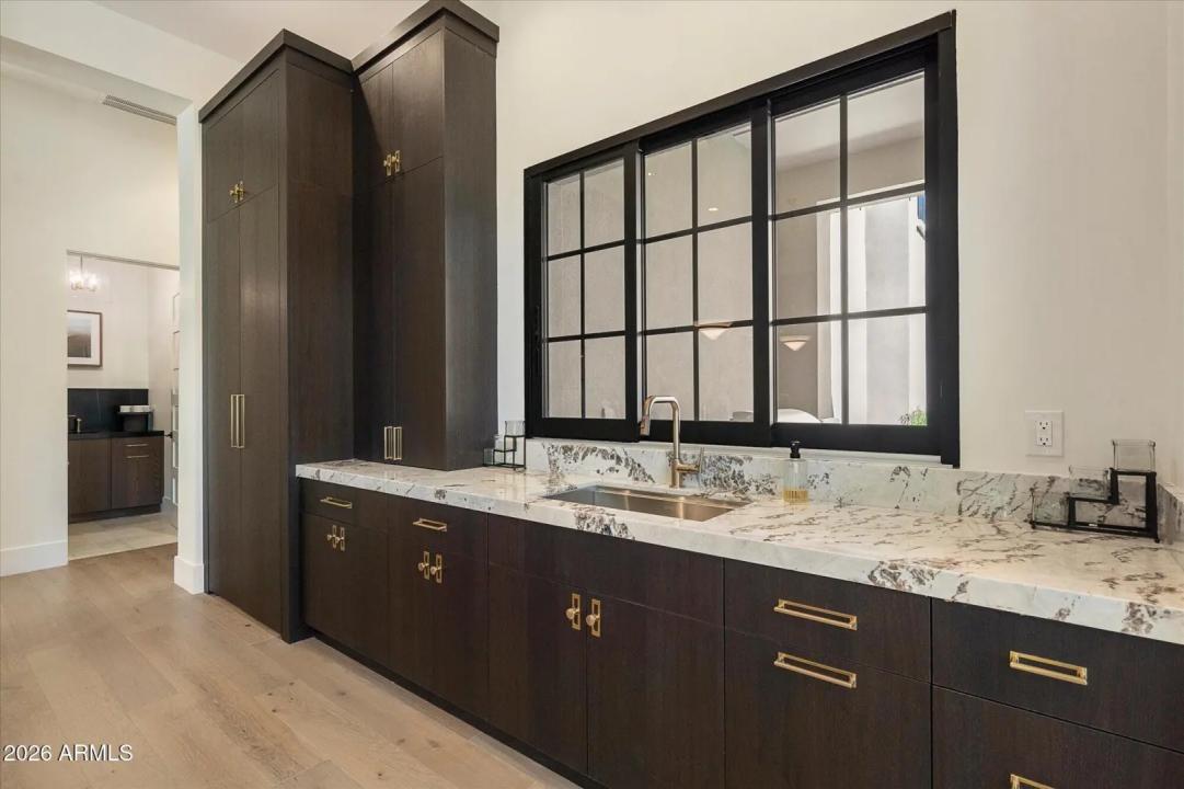 Real Estate Picture 16