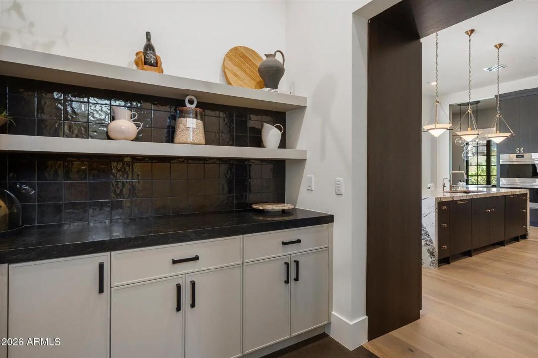 Real Estate Picture 18