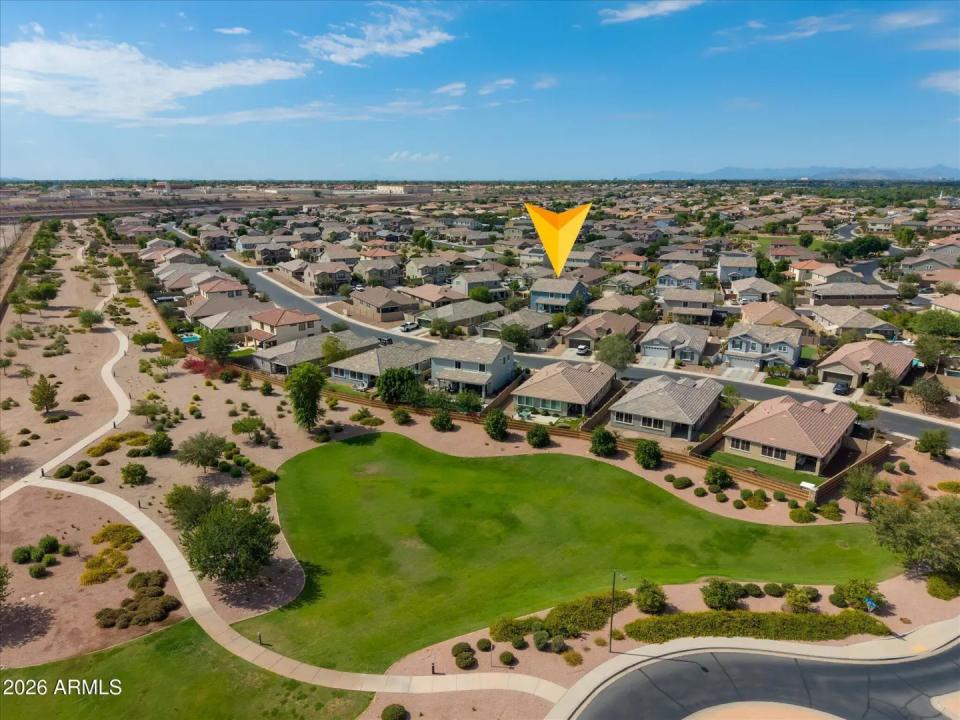 Real Estate Picture 4