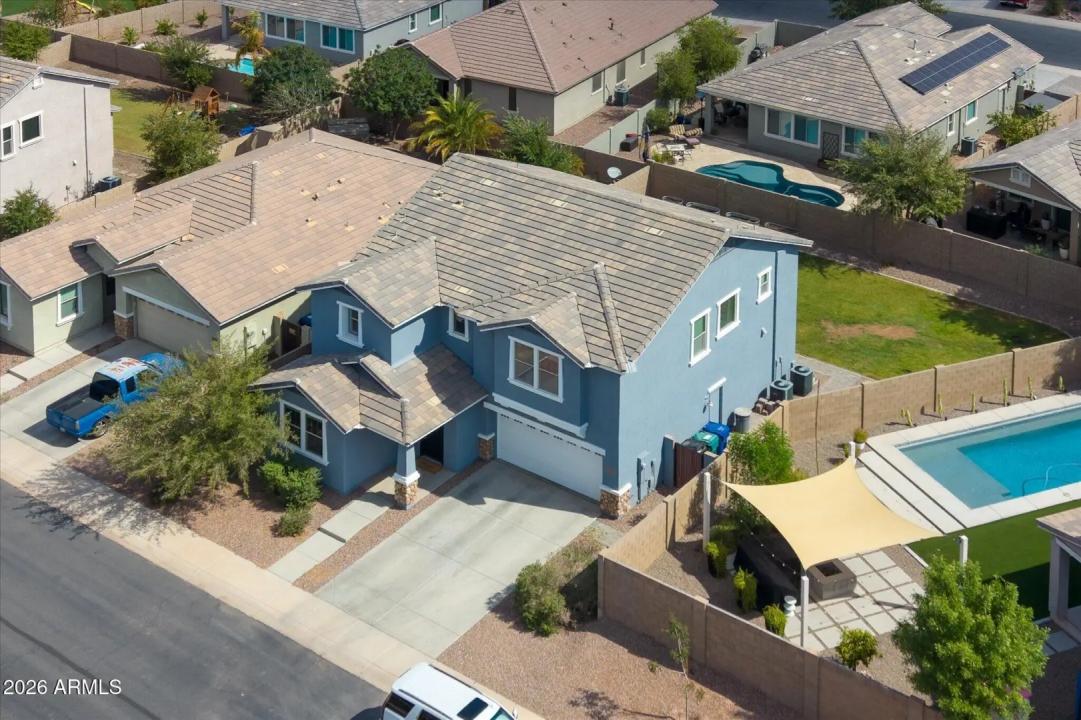 Real Estate Picture 3