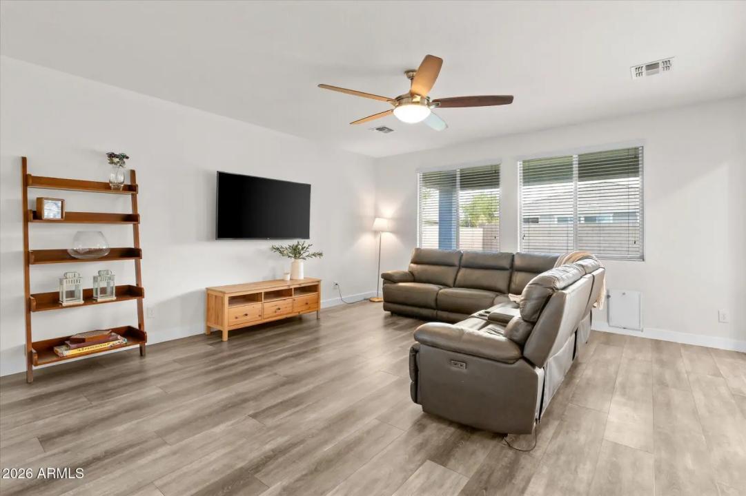 Real Estate Picture 14