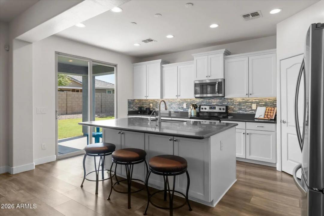 Real Estate Picture 17