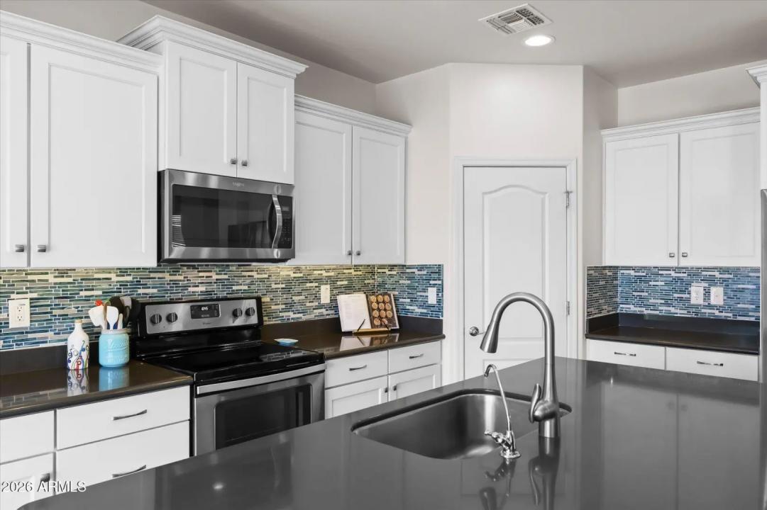 Real Estate Picture 18