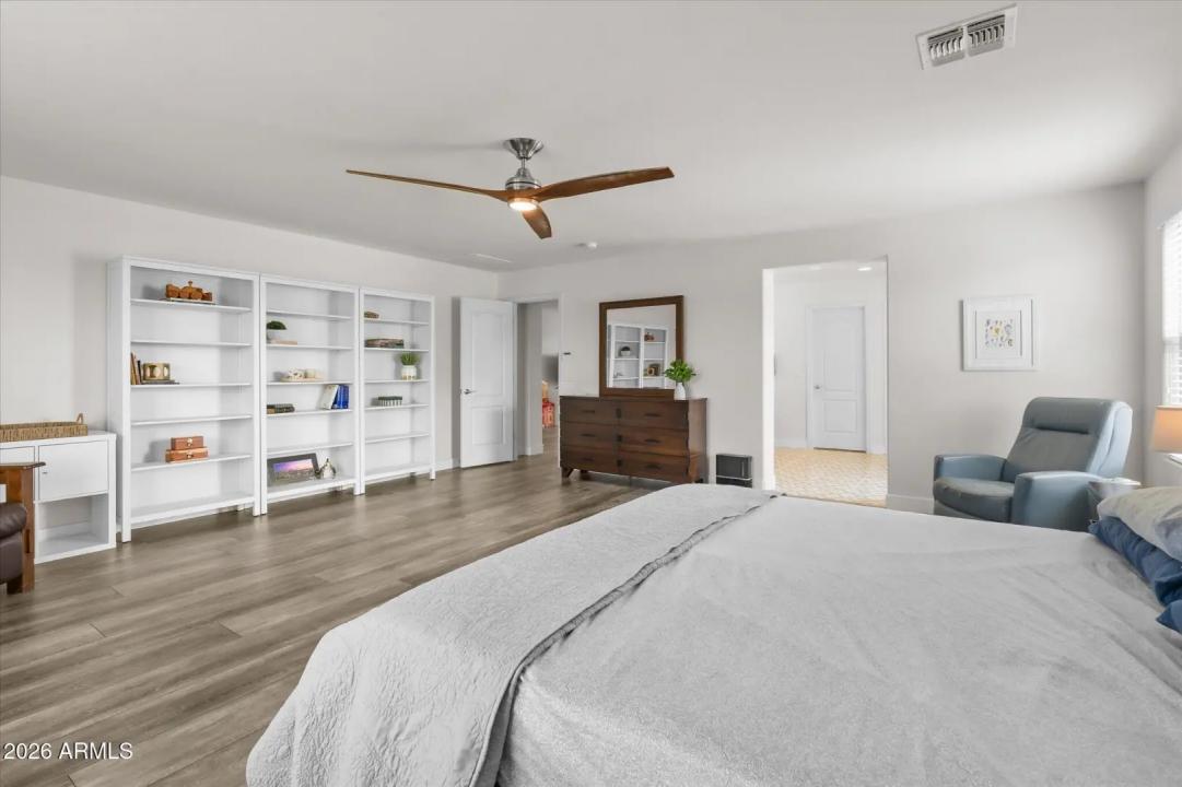 Real Estate Picture 24