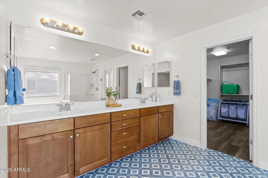 Real Estate Picture 25