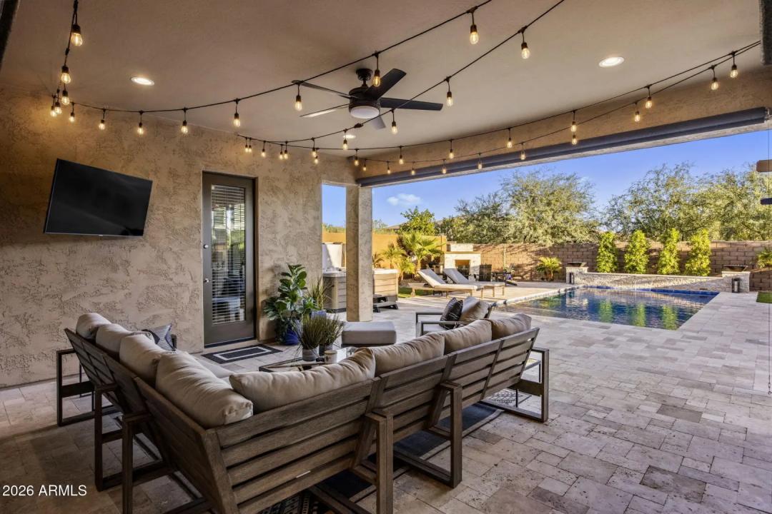 Real Estate Picture 3