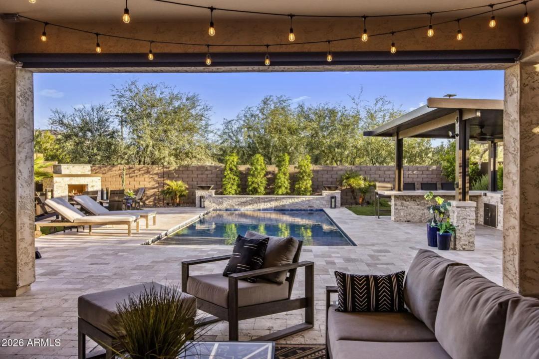 Real Estate Picture 4