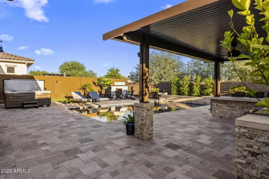 Real Estate Picture 7