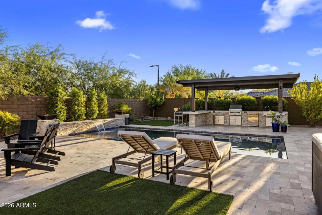 Real Estate Picture 12