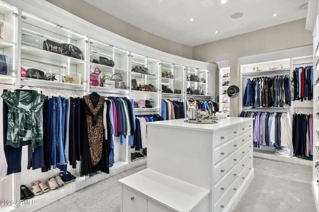 Real Estate Picture 4