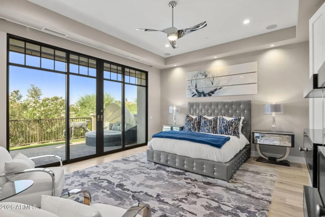 Real Estate Picture 3