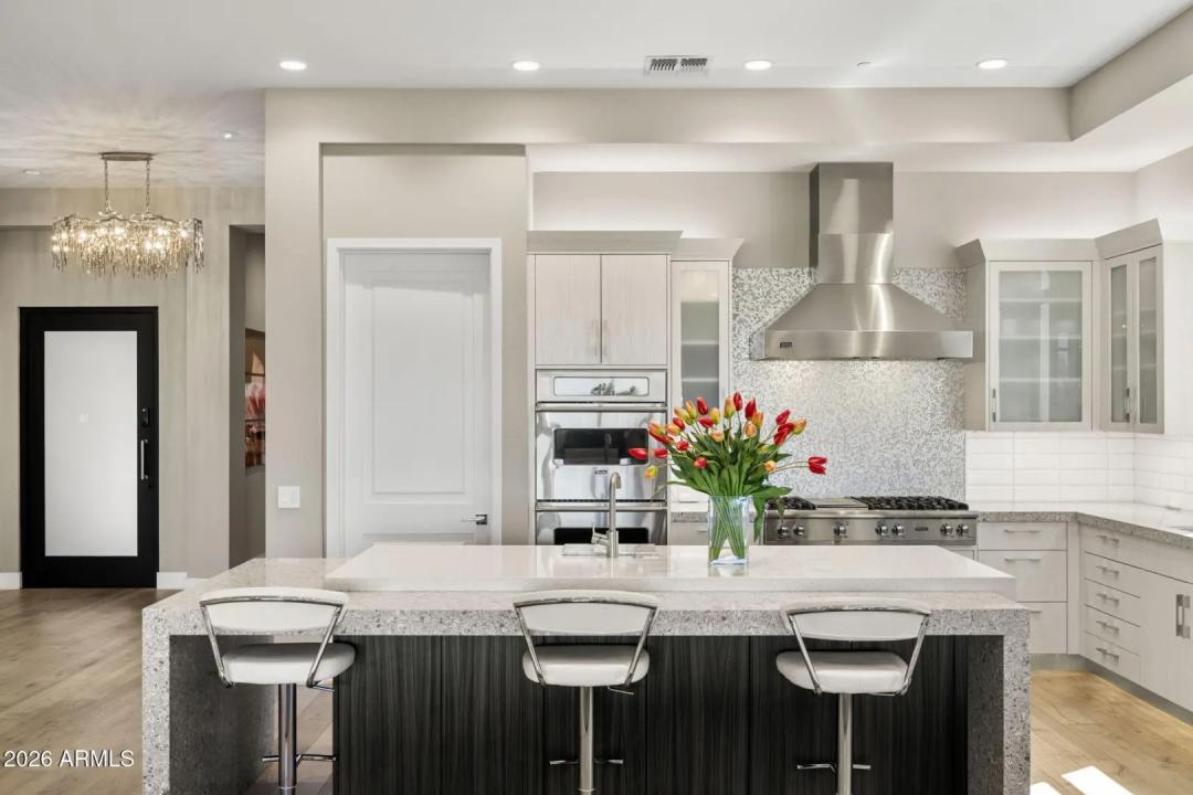 Real Estate Picture 17