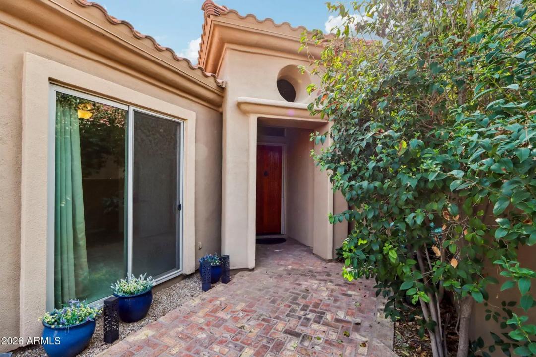 Real Estate Picture 3