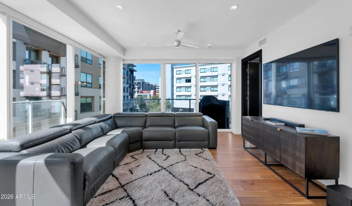 Real Estate Picture 4