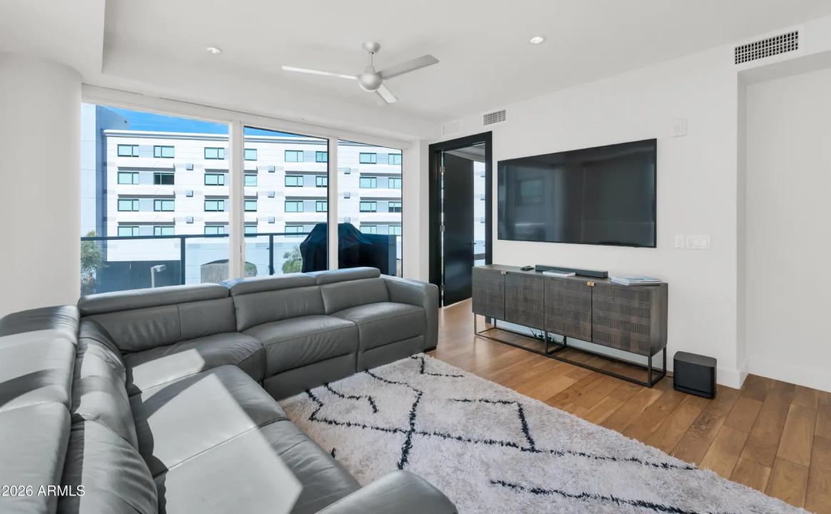 Real Estate Picture 3