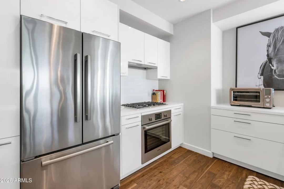 Real Estate Picture 11