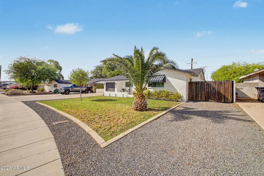 Real Estate Picture 3